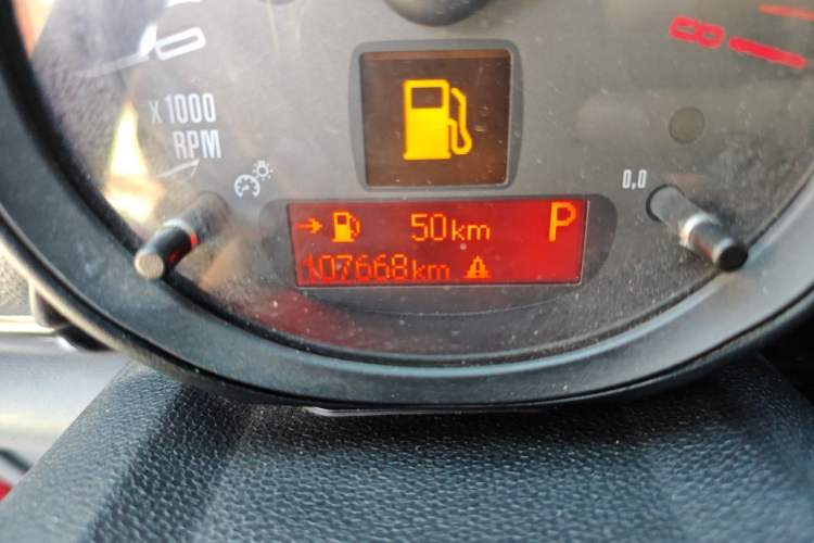 Used MINI Countryman 2014 1.6L COOPER Fun Odometer Close Up