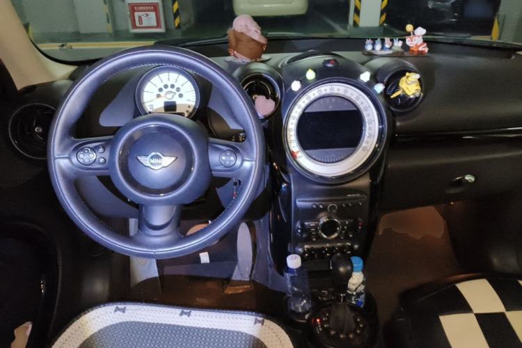 Used MINI Countryman 2014 1.6T COOPER ALL4 Excitement Center Console