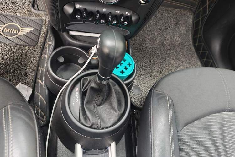 Used MINI Countryman 2014 1.6T COOPER ALL4 Fun Gear Lever