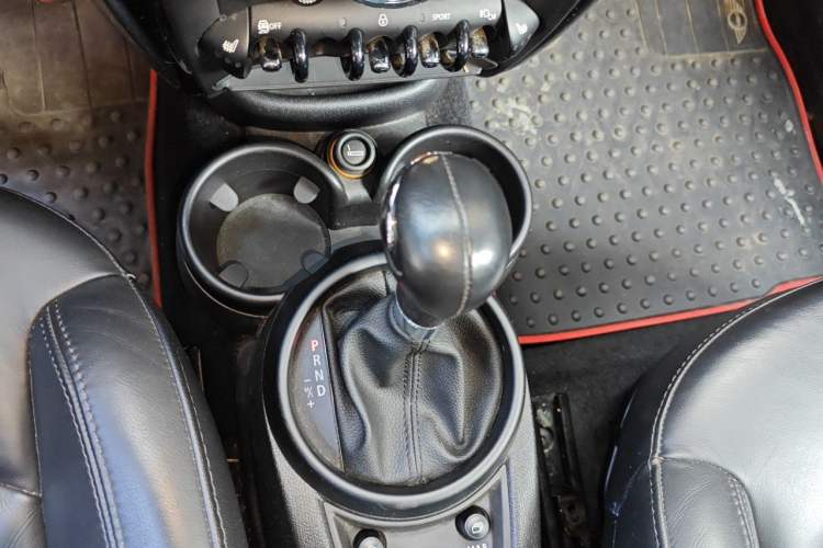 Used MINI Countryman 2014 1.6T COOPER ALL4 Excitement Gear Lever