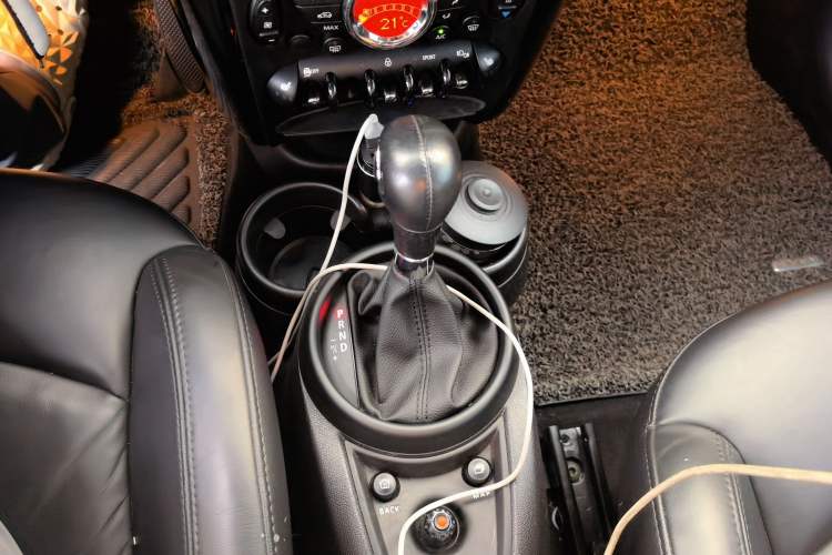 Used MINI Countryman 2014 1.6T COOPER ALL4 Excitement Gear Lever