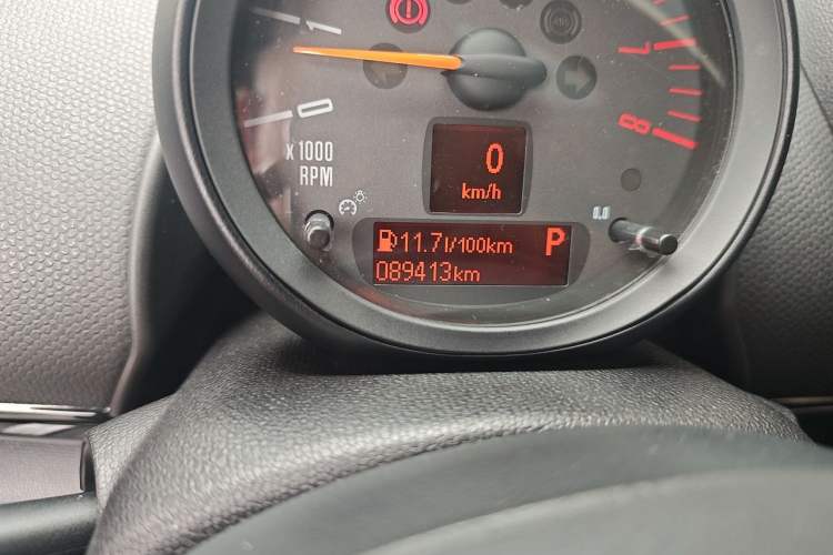 Used MINI Countryman 2014 1.6T COOPER ALL4 Fun Odometer Close Up