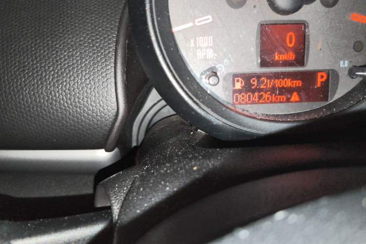 Used MINI Countryman 2014 1.6L COOPER Fun Odometer Close Up