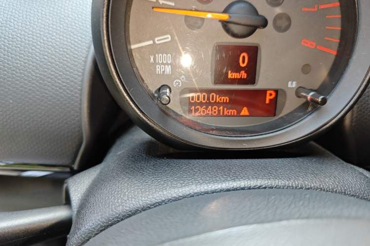 Used MINI Countryman 2014 1.6T COOPER ALL4 Excitement Odometer Close Up