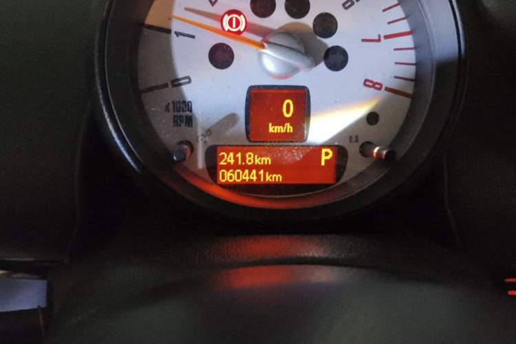 Used MINI Countryman 2014 1.6T COOPER ALL4 Excitement Odometer Close Up