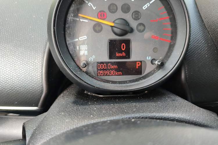 Used MINI Countryman 2014 1.6L COOPER Fun Odometer Close Up