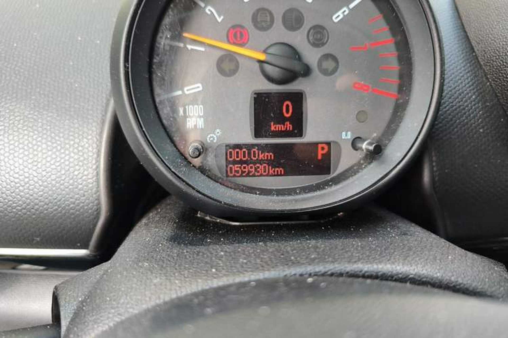 Used MINI Countryman 2014 1.6L COOPER Fun Odometer Close Up