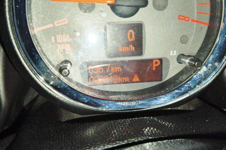 Used MINI Countryman 2014 1.6T COOPER S ALL4 Odometer Close Up