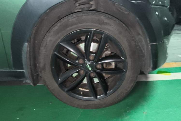 Used MINI Countryman 2014 1.6L COOPER Fun Right Front Wheel Hub