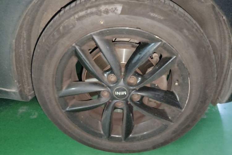 Used MINI Countryman 2014 1.6T COOPER ALL4 Excitement Right Front Wheel Hub