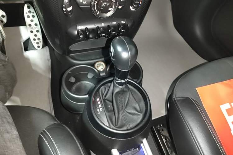 Used MINI Countryman 2014 1.6L COOPER Fun Gear Lever