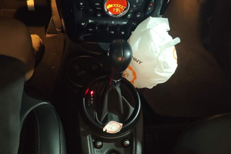 Used MINI Countryman 2014 1.6T COOPER ALL4 Excitement Gear Lever