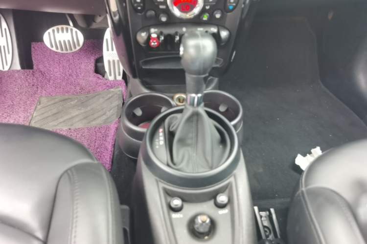 Used MINI Countryman 2014 1.6L COOPER Excitement Gear Lever