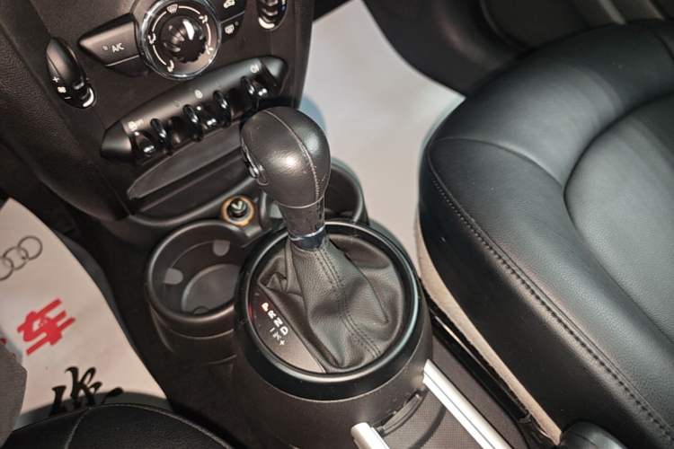 Used MINI Countryman 2014 1.6L COOPER Fun Gear Lever