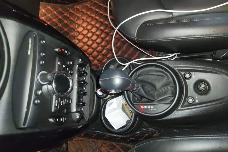 Used MINI Countryman 2014 1.6L COOPER Excitement Gear Lever