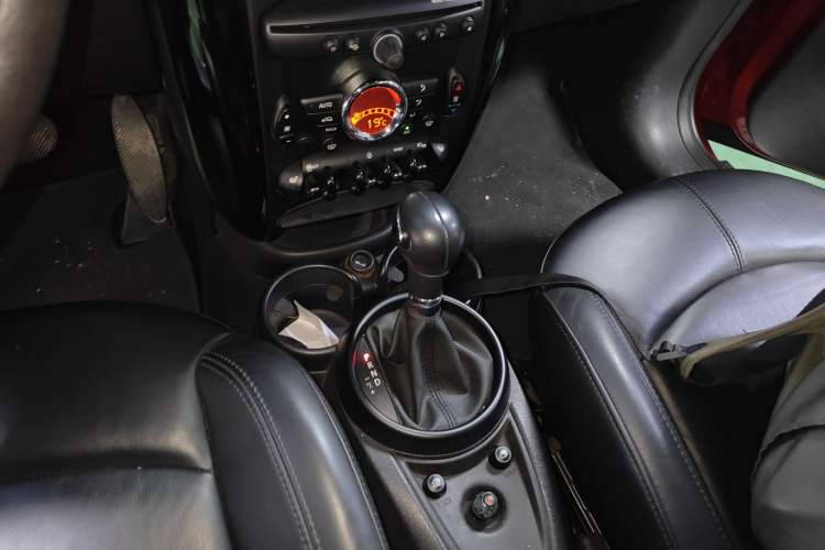 Used MINI Countryman 2014 1.6T COOPER ALL4 Excitement Gear Lever