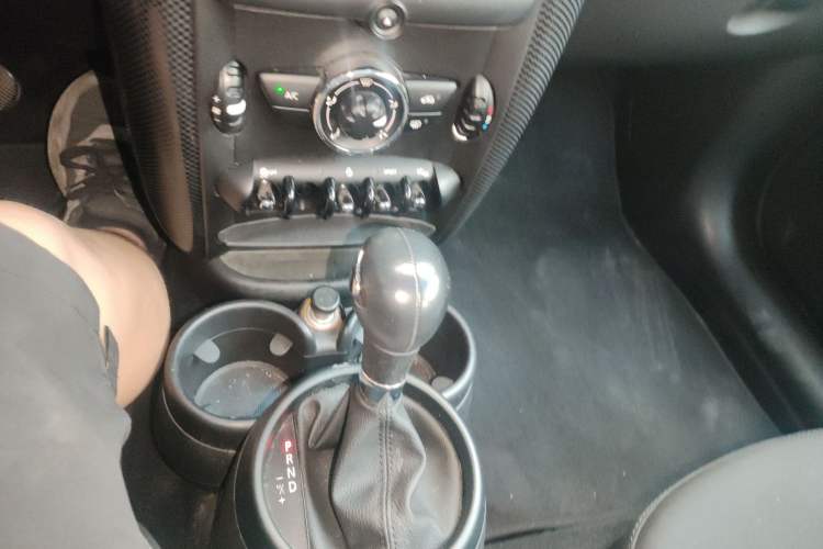 Used MINI Countryman 2014 1.6L COOPER Fun Gear Lever