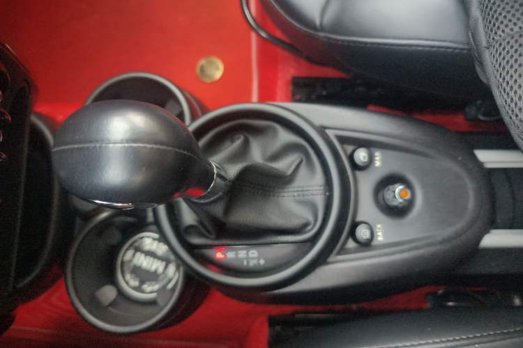 Used MINI Countryman 2014 1.6T COOPER ALL4 Excitement Gear Lever