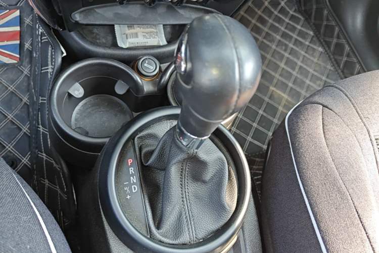 Used MINI Countryman 2014 1.6L COOPER Excitement Gear Lever