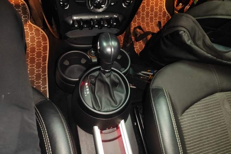 Used MINI Countryman 2014 1.6T COOPER ALL4 Fun Gear Lever