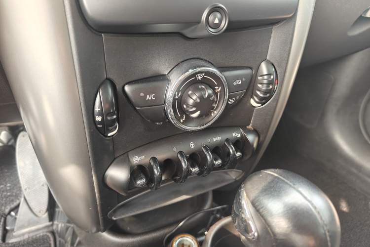 Used MINI Countryman 2014 1.6T COOPER ALL4 Fun Interior 11