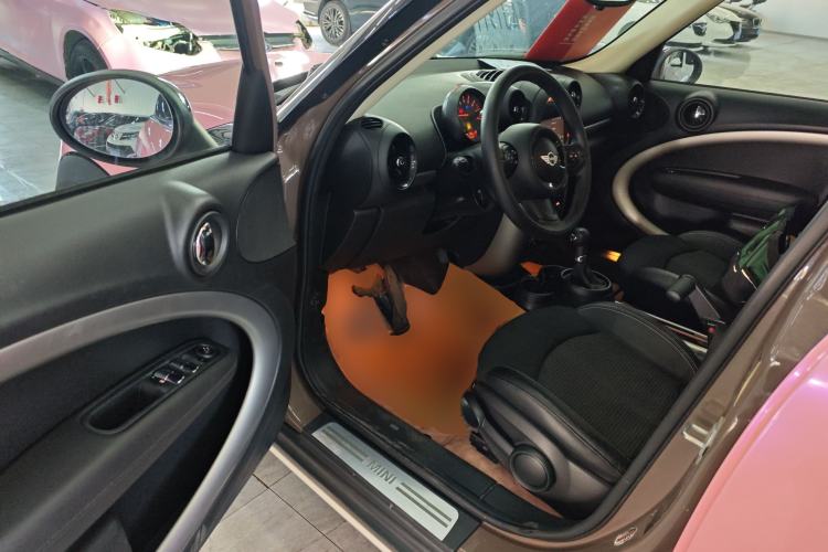 Used MINI Countryman 2014 1.6T COOPER ALL4 Fun Interior 3