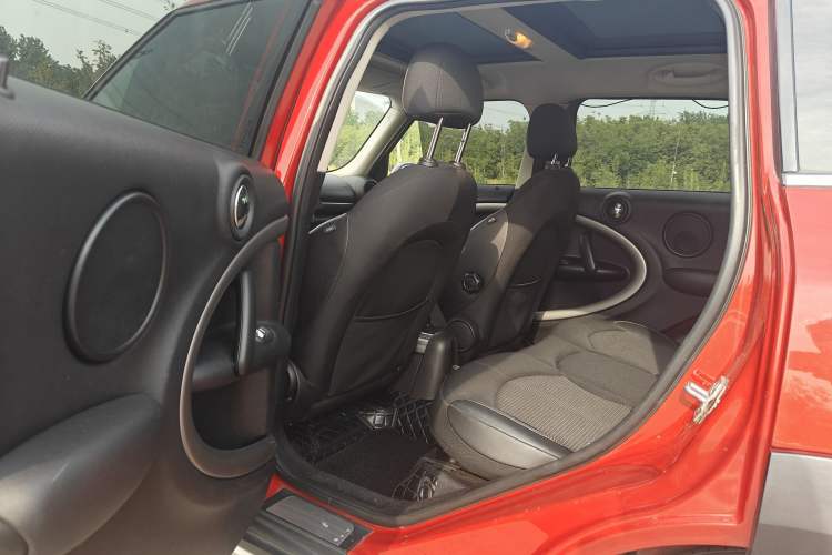 Used MINI Countryman 2014 1.6T COOPER ALL4 Fun Interior 3