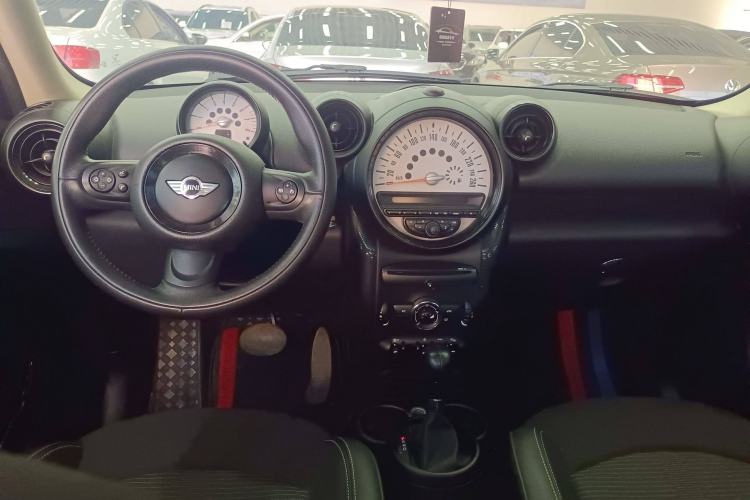 Used MINI Countryman 2014 1.6L COOPER Fun Interior 3