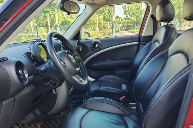 Used MINI Countryman 2014 1.6T COOPER ALL4 Fun Interior 4