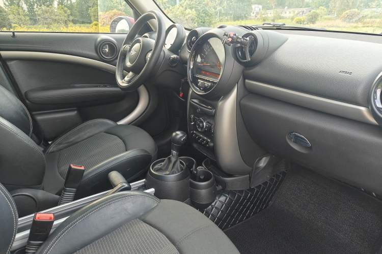 Used MINI Countryman 2014 1.6T COOPER ALL4 Fun Interior 8