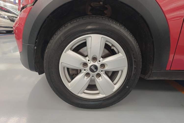 Used MINI Countryman 2014 1.6L COOPER Fun Left Front Wheel Hub