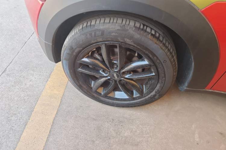 Used MINI Countryman 2014 1.6L COOPER Fun Left Front Wheel Hub