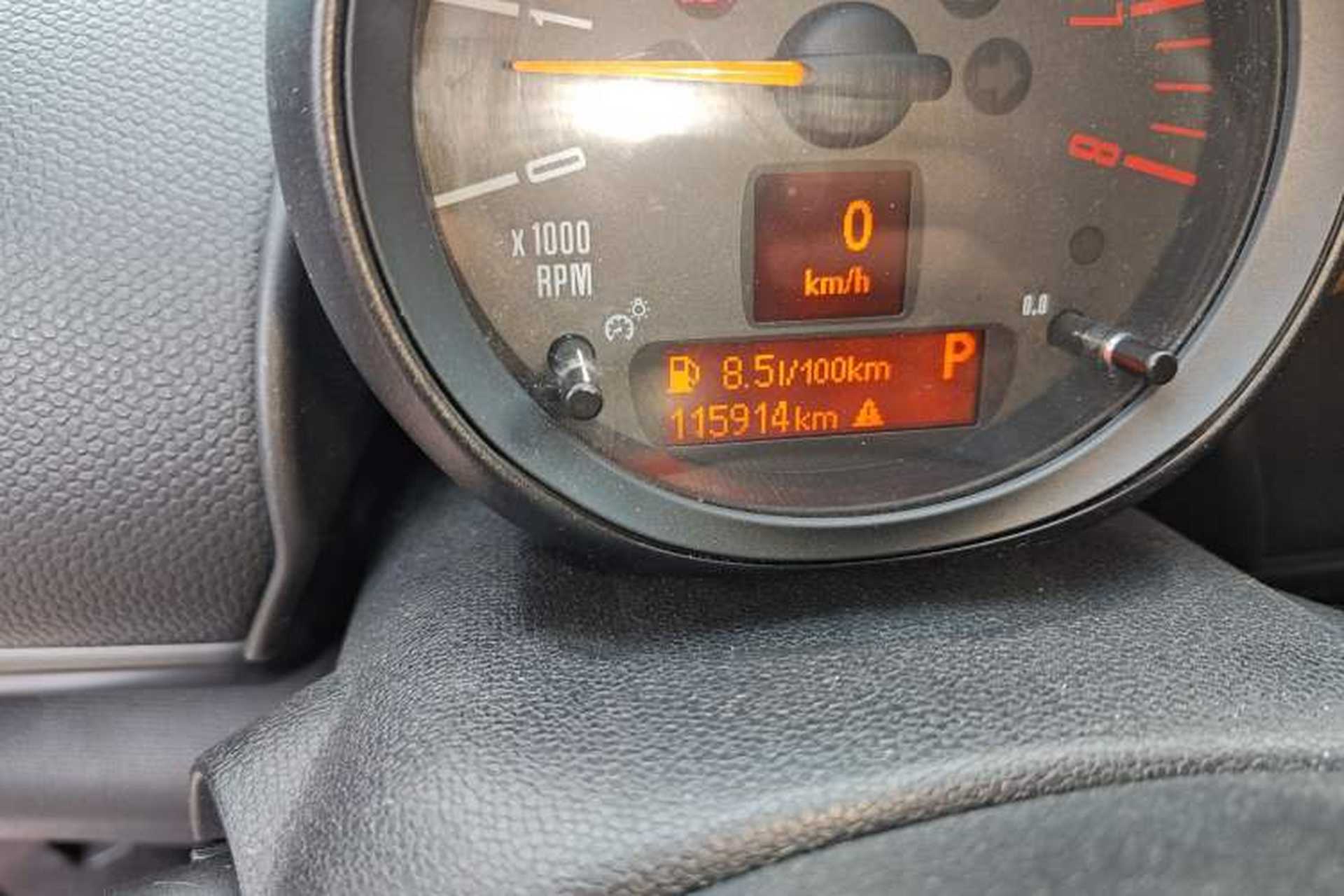 Used MINI Countryman 2014 1.6T COOPER S Odometer Close Up