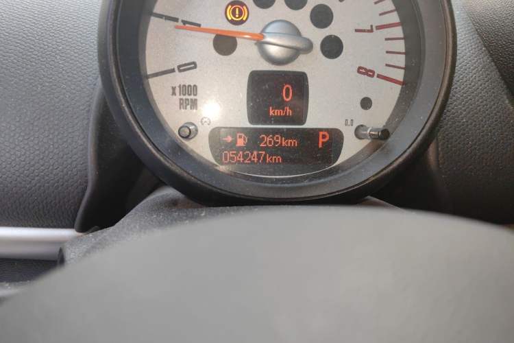 Used MINI Countryman 2014 1.6L ONE Odometer Close Up
