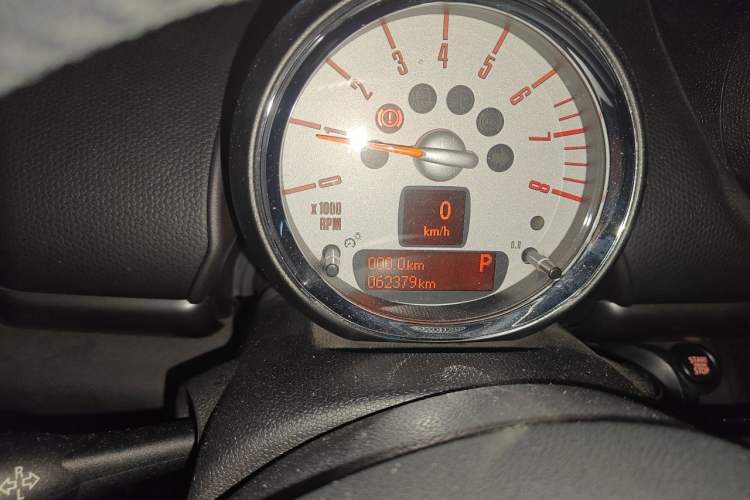 Used MINI Countryman 2014 1.6T COOPER S ALL4 Odometer Close Up
