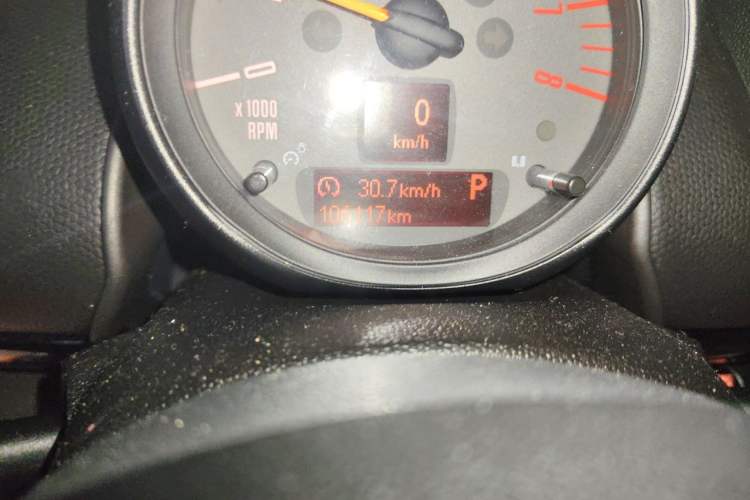 Used MINI Countryman 2014 1.6L COOPER Excitement Odometer Close Up