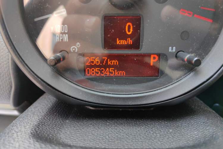 Used MINI Countryman 2014 1.6T COOPER S Odometer Close Up