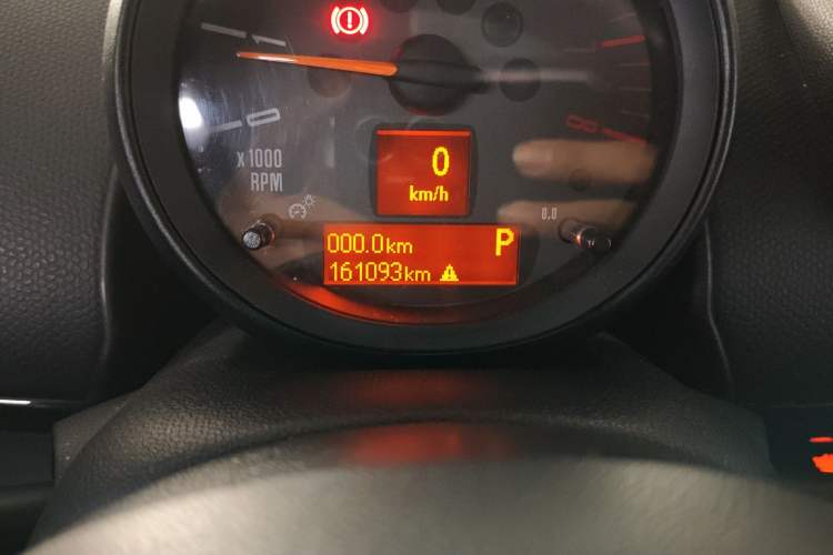 Used MINI Countryman 2014 1.6L COOPER Fun Odometer Close Up