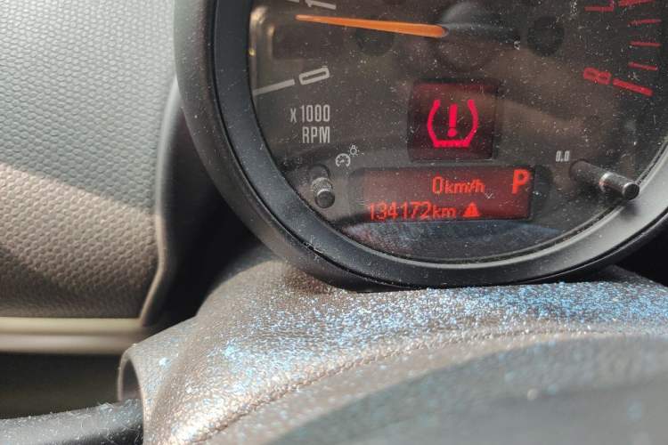 Used MINI Countryman 2014 1.6L COOPER Fun Odometer Close Up