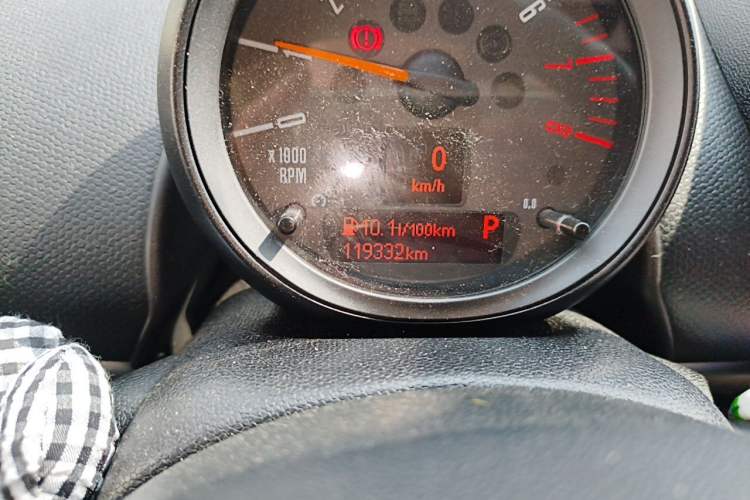Used MINI Countryman 2014 1.6T COOPER ALL4 Fun Odometer Close Up