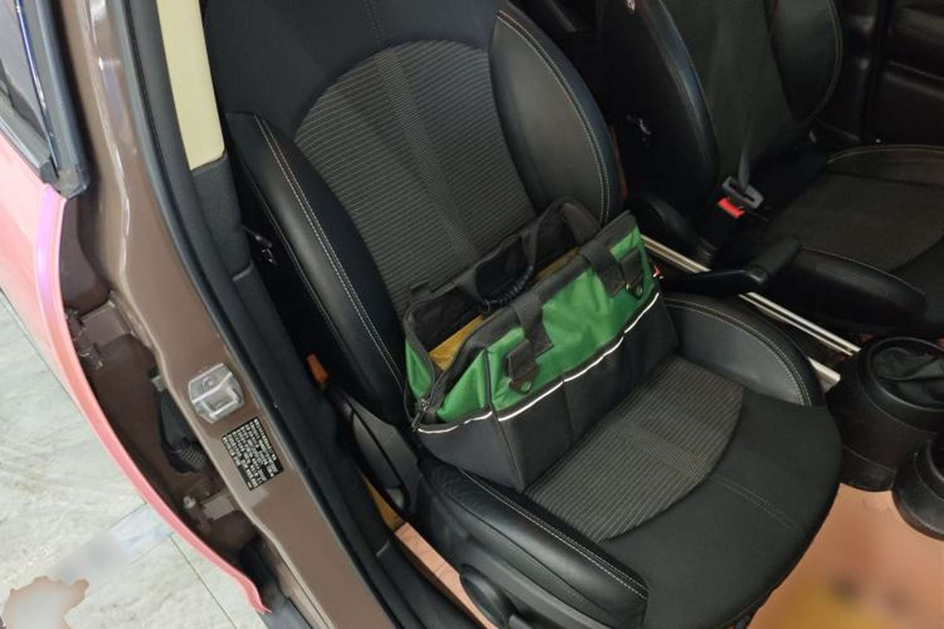 Used MINI Countryman 2014 1.6T COOPER ALL4 Fun Right Front Seat