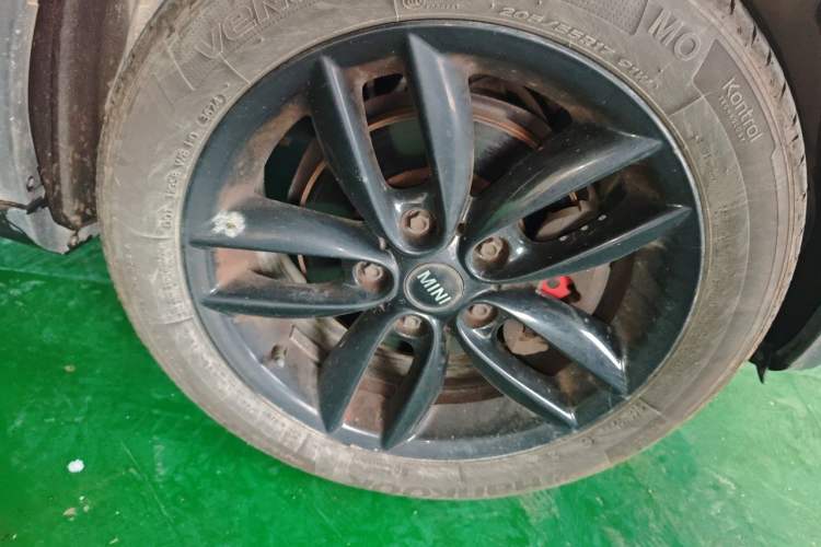 Used MINI Countryman 2014 1.6L COOPER Fun Right Front Wheel Hub