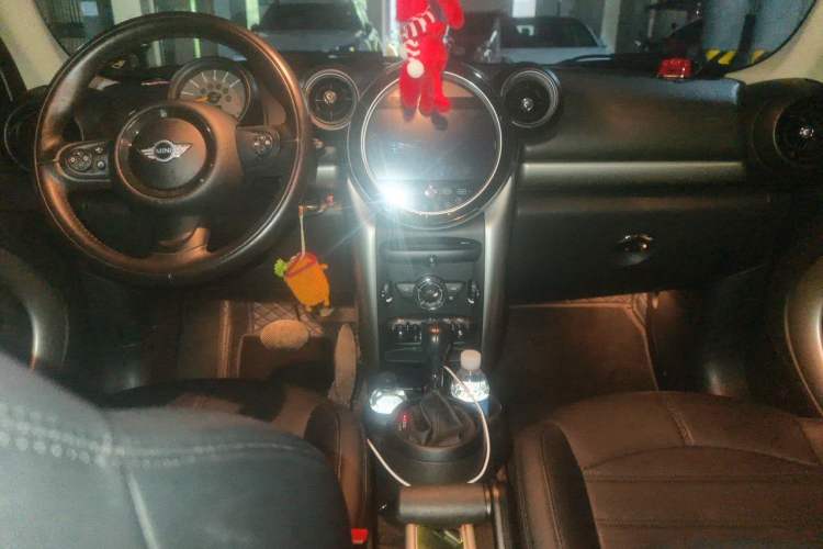 Used MINI Countryman 2014 1.6T COOPER ALL4 Fun Center Console