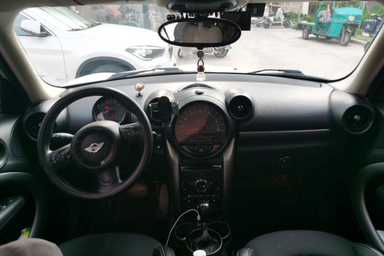 Used MINI Countryman 2014 1.6T COOPER ALL4 Fun Center Console