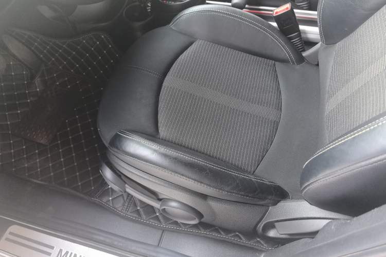 Used MINI Countryman 2014 1.6T COOPER ALL4 Fun Interior 4