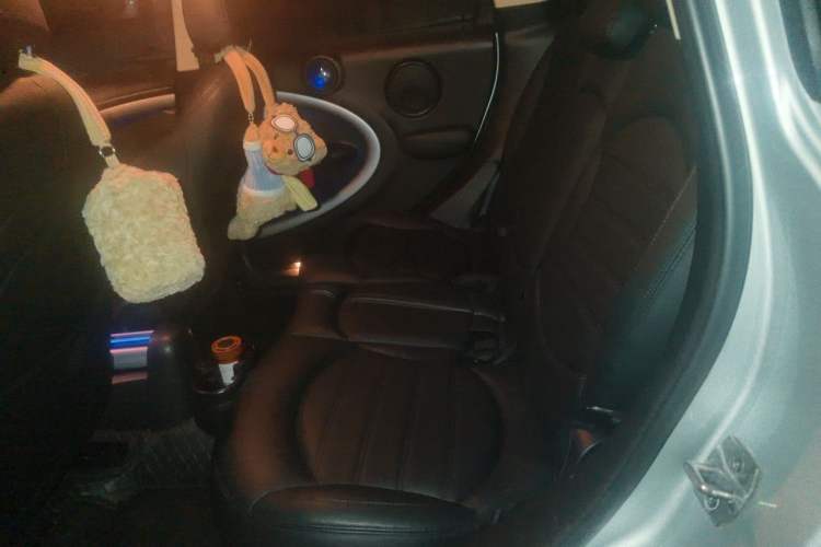 Used MINI Countryman 2014 1.6T COOPER ALL4 Fun Left Rear Seat