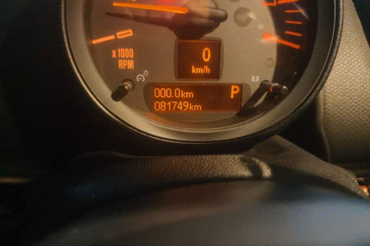 Used MINI Countryman 2014 1.6T COOPER ALL4 Fun Odometer Close Up