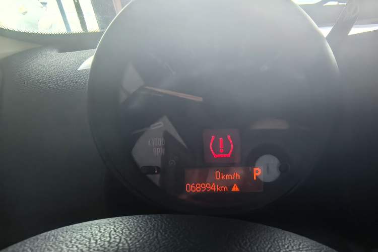 Used MINI Countryman 2014 1.6T COOPER ALL4 Fun Odometer Close Up