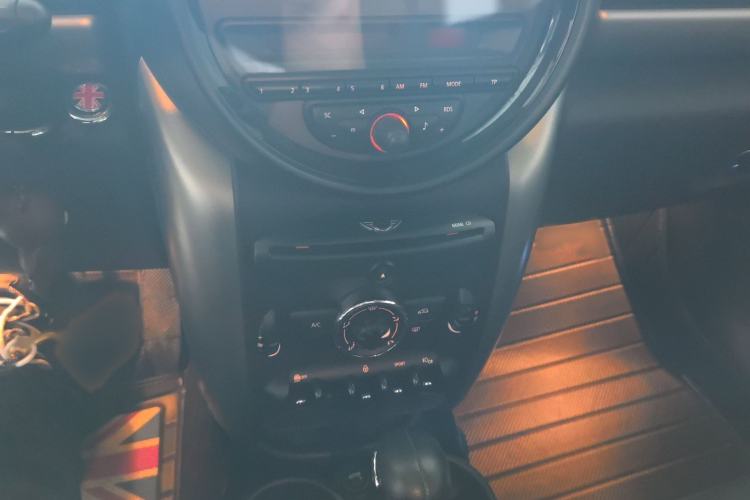 Used MINI Countryman 2014 1.6T COOPER ALL4 Fun Audio And AC Panel