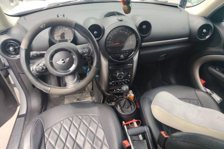 Used MINI Countryman 2014 1.6T COOPER ALL4 Fun Center Console